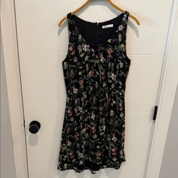 Reitmans Dresses & Skirts - Reitmans Black Dress with Floral Design size medium